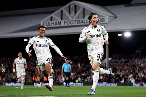 واصل انتصاراته.. فولهام يكتسح برينتفورد في 12 دقيقة بالدوري الإنجليزي